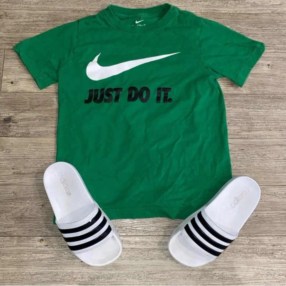 Retl$40 Small Nike Kids Green T-Shirt & Adidas slides size 1
